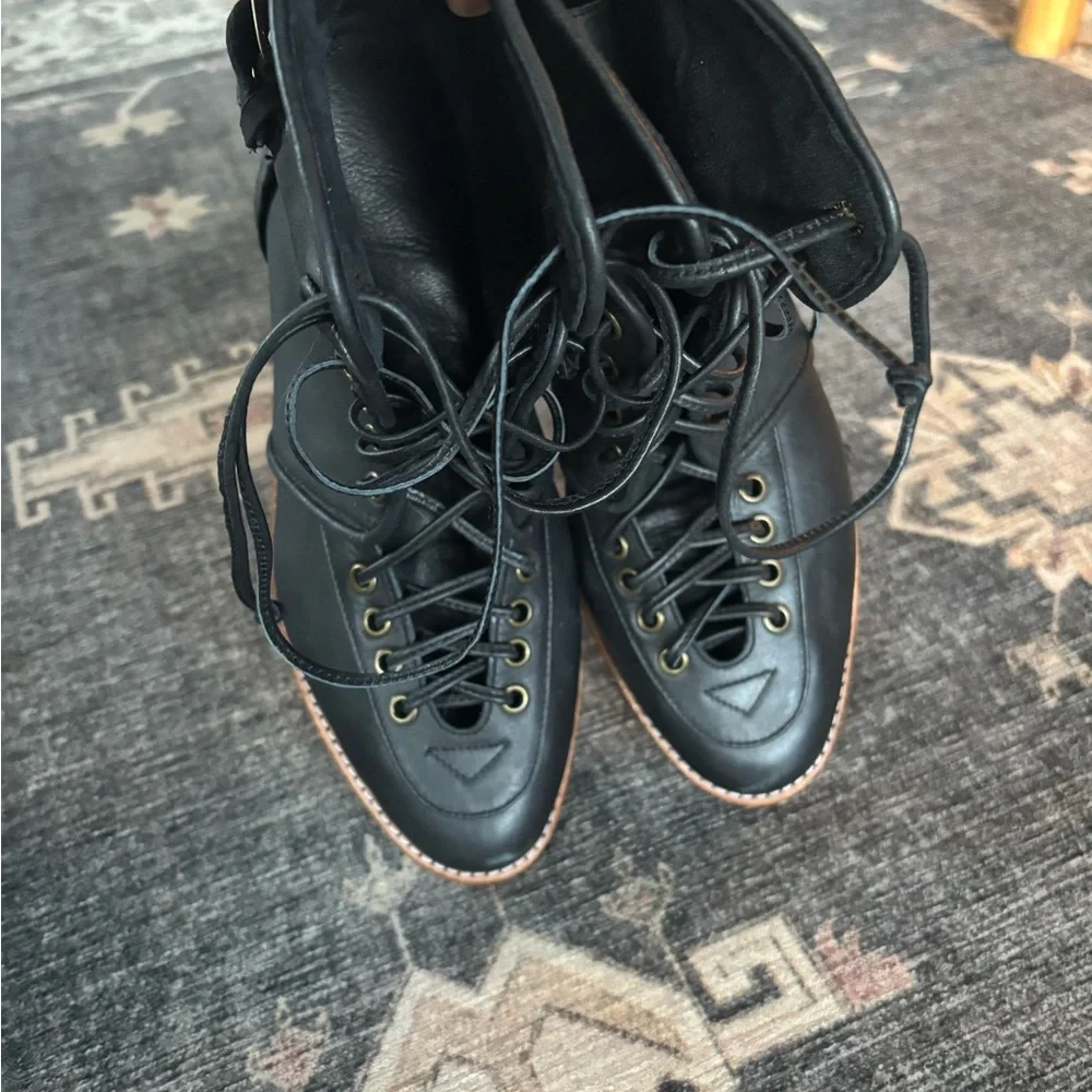 Like NEW High quality leather ELF Women's Black Leather Lace-Up Boots - Picture 3 of 12